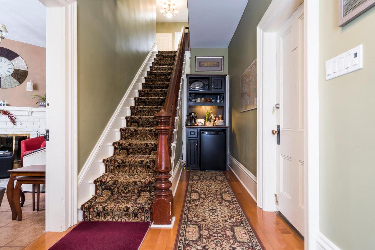 The Inn On Bay Gravenhurst Extérieur photo