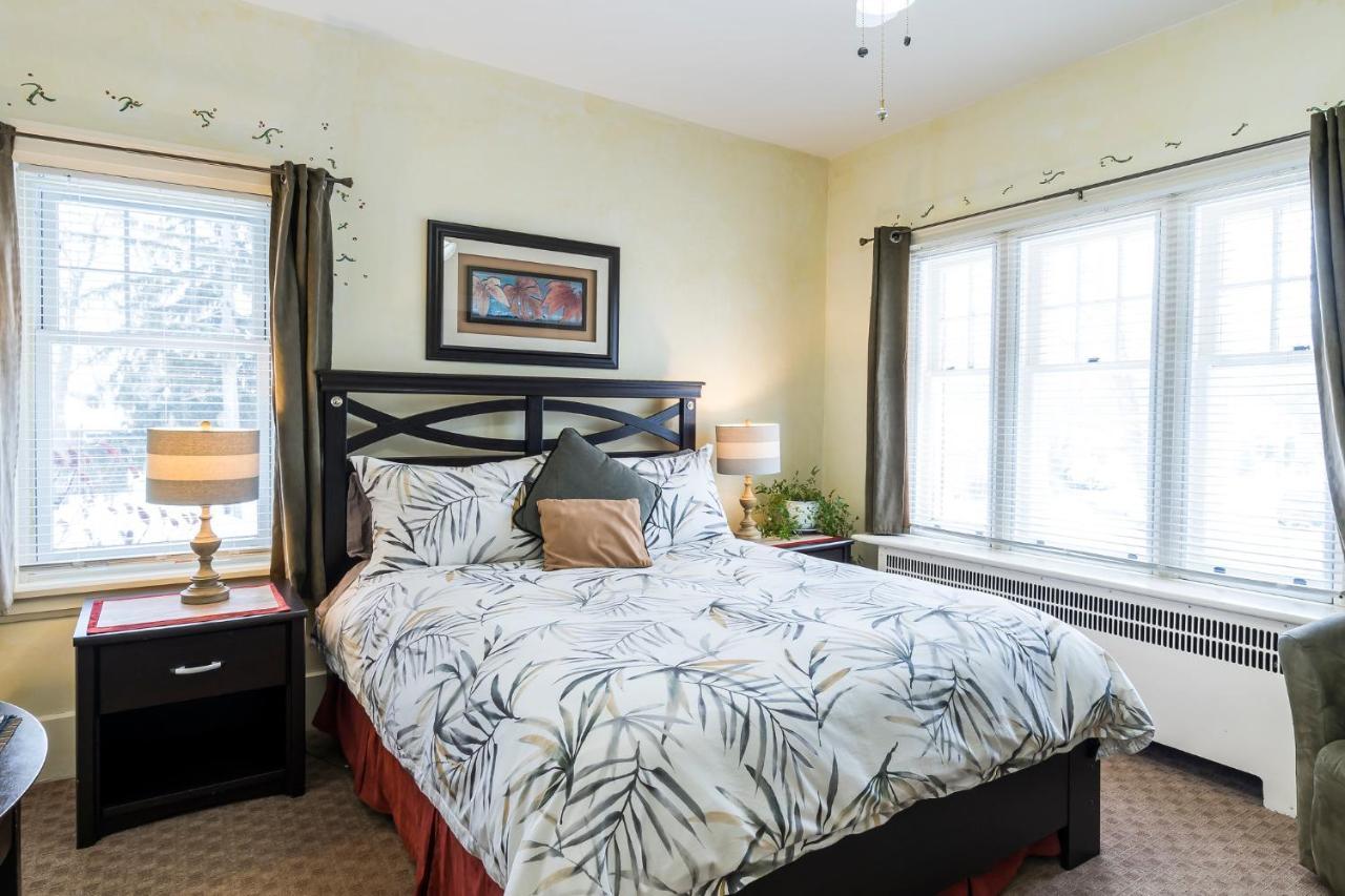 The Inn On Bay Gravenhurst Extérieur photo