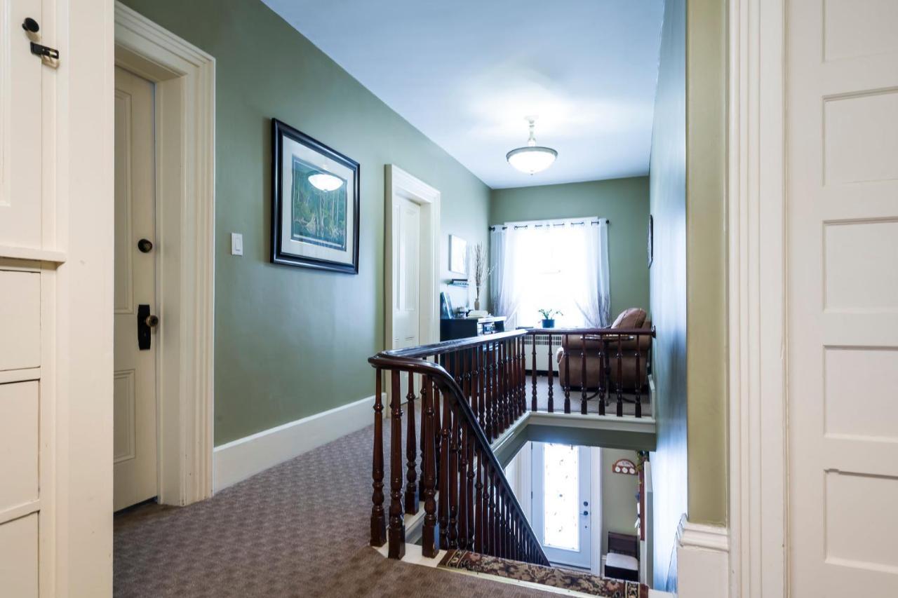 The Inn On Bay Gravenhurst Extérieur photo