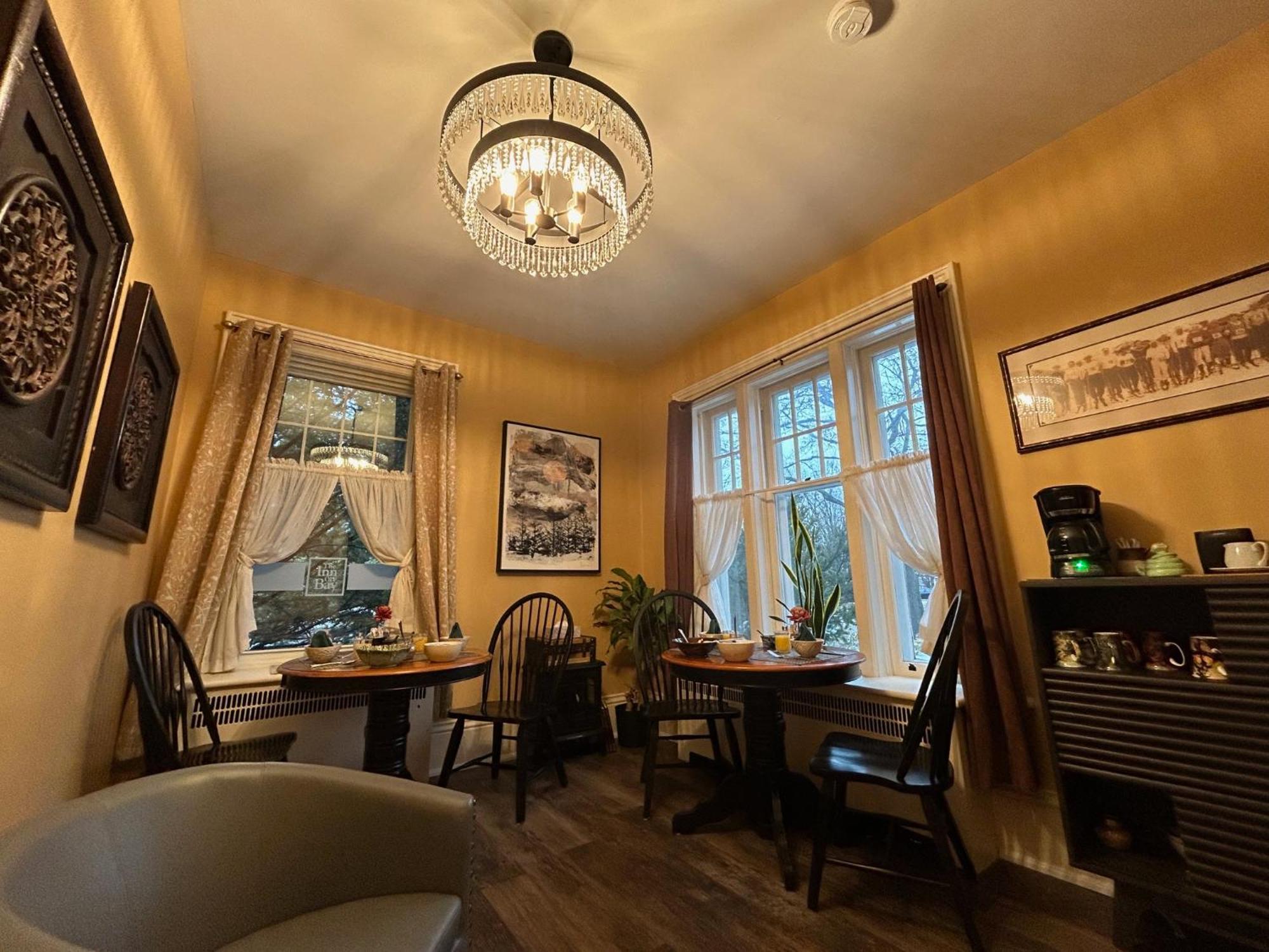 The Inn On Bay Gravenhurst Extérieur photo