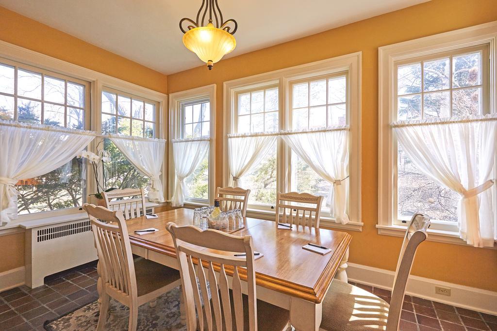 The Inn On Bay Gravenhurst Extérieur photo